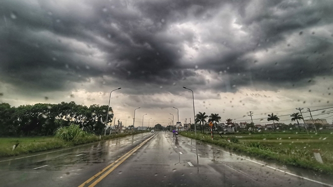 Tin cảnh báo dông, tố, lốc, sét, mưa đá và mưa lớn cục bộ trên khu vực tỉnh Đắk Lắk 10h50 ngày 18/7/2024